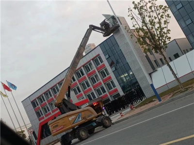 临沂吊车：助力城市腾飞的巨人